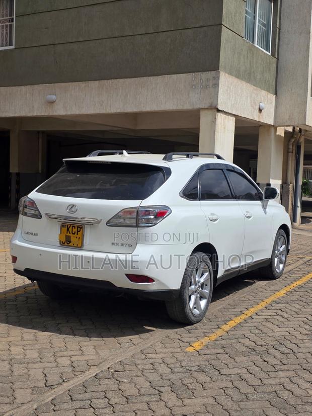 Toyota Lexcen 2010 White
