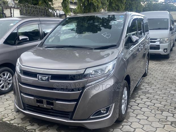 Toyota Noah 2019 Gold