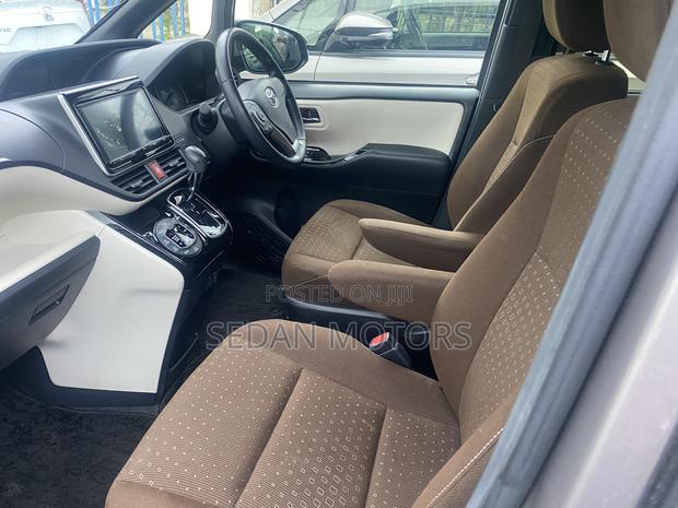 Toyota Noah 2019 Gold