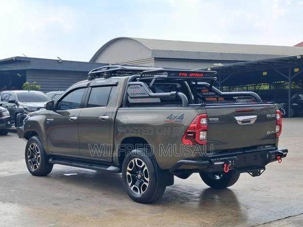 Toyota Hilux 2.8 Diesel 2020 Green