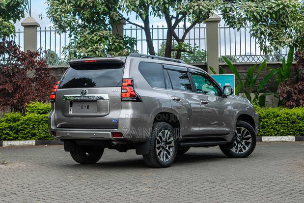 Toyota Land Cruiser Prado 2023