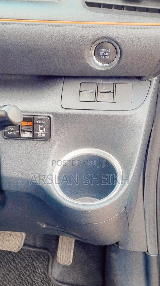 Toyota Sienta 2019