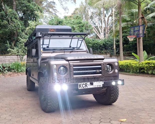 Land Rover Defender Puma 110 2.4 TD 2012 Brown
