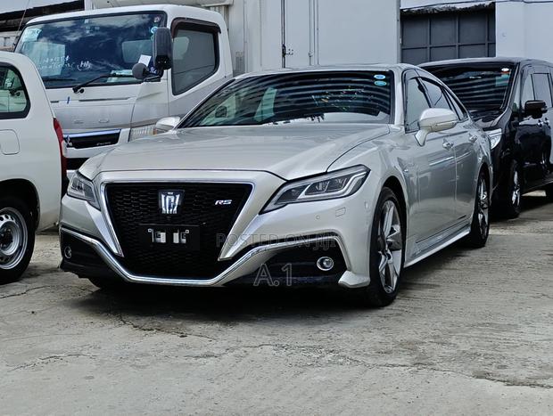 Toyota Crown 2019 Gray