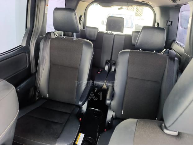 Toyota Noah 1.8 FWD Hybrid (7 seater) 2019 Blue