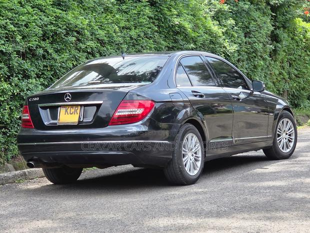 Mercedes-Benz C200 2011 Gray