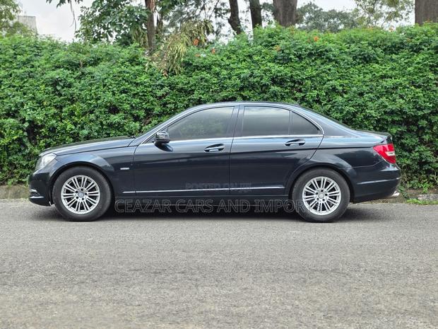 Mercedes-Benz C200 2011 Gray