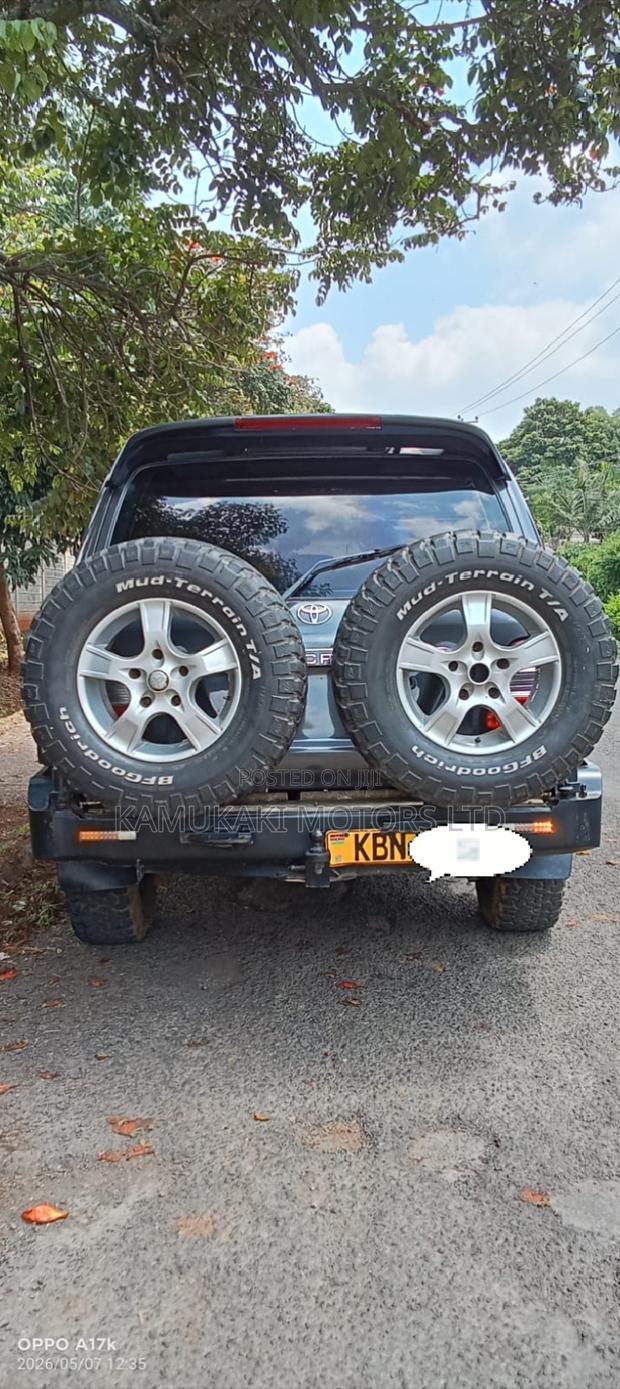 Toyota Land Cruiser 2005 Gray