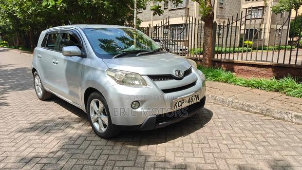Toyota IST 2010 Silver