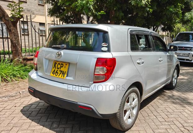 Toyota IST 2010 Silver