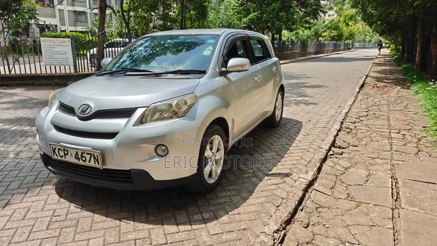 Toyota IST 2010 Silver
