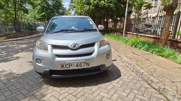 Toyota IST 2010 Silver