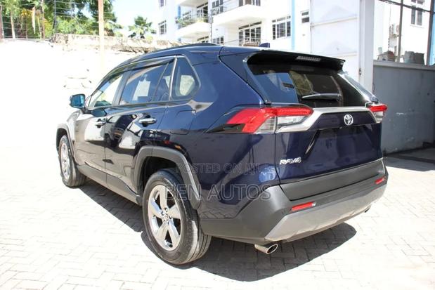 Toyota RAV4 2020 Blue