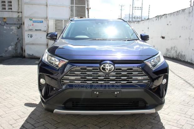 Toyota RAV4 2020 Blue