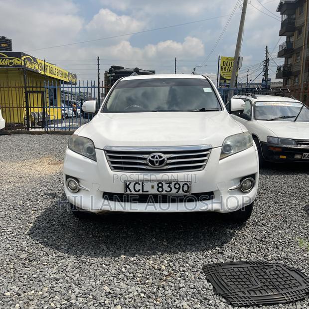 Toyota Vanguard 2010 White