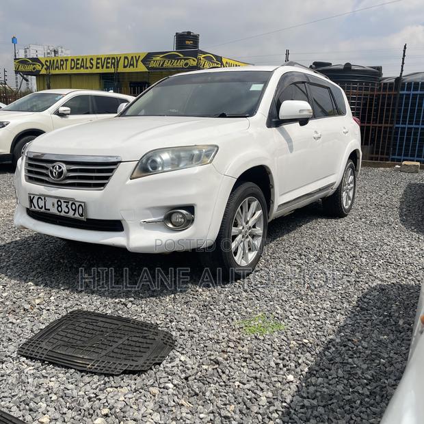 Toyota Vanguard 2010 White