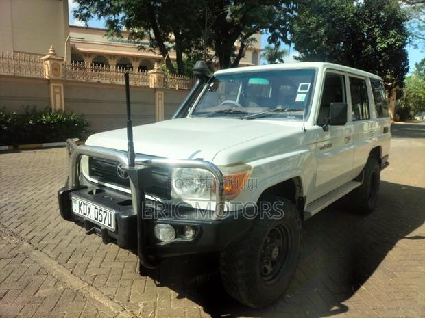 Toyota Land Cruiser 2012 White