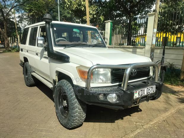 Toyota Land Cruiser 2012 White