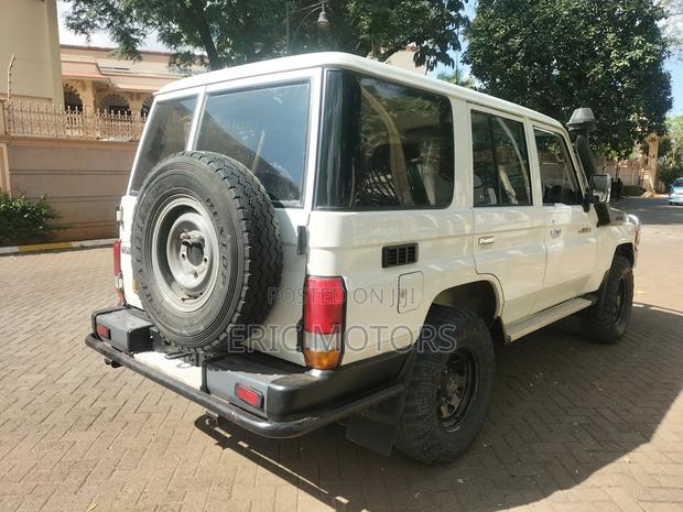 Toyota Land Cruiser 2012 White