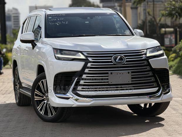 Lexus LX 600 2022 White