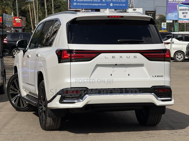 Lexus LX 600 2022 White