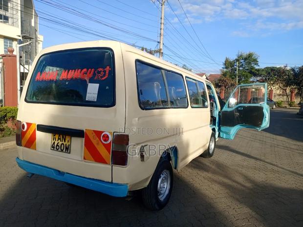 Nissan Caravan 1989 Beige