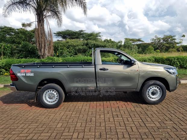 Toyota Hilux 2023 Gray