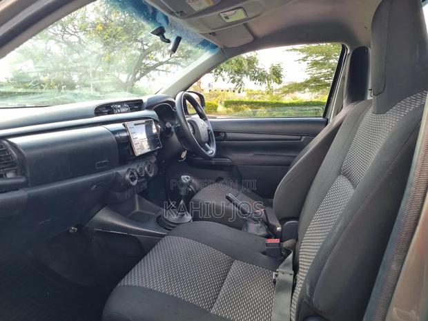Toyota Hilux 2023 Gray