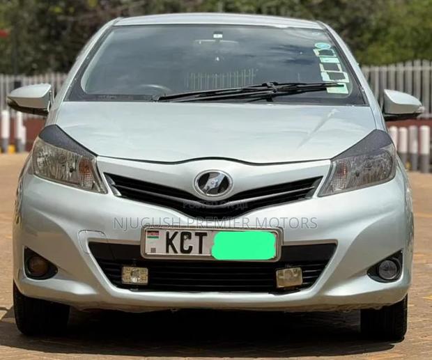 Toyota Vitz 2012 Silver