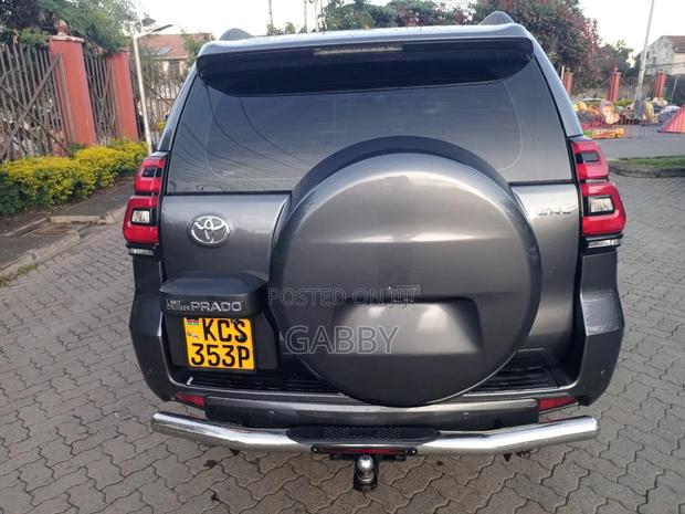 Toyota Land Cruiser Prado 2011 Gray