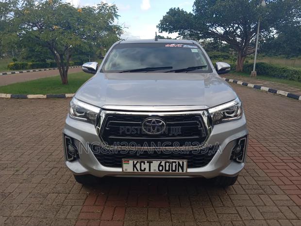 Toyota Hilux 2015 Silver