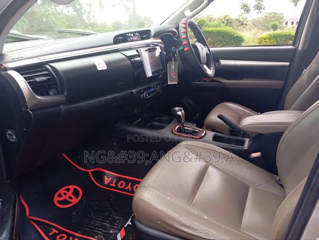 Toyota Hilux 2015 Silver