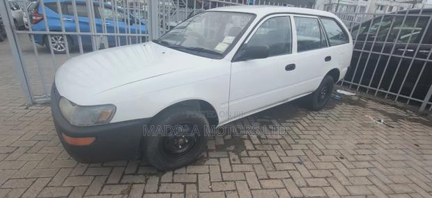 Toyota Corolla Station Wagon 1999 White