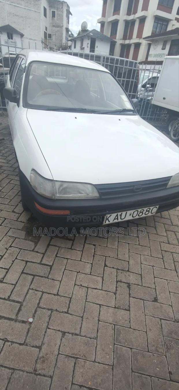 Toyota Corolla Station Wagon 1999 White