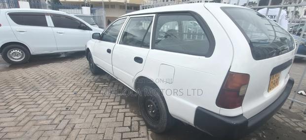 Toyota Corolla Station Wagon 1999 White