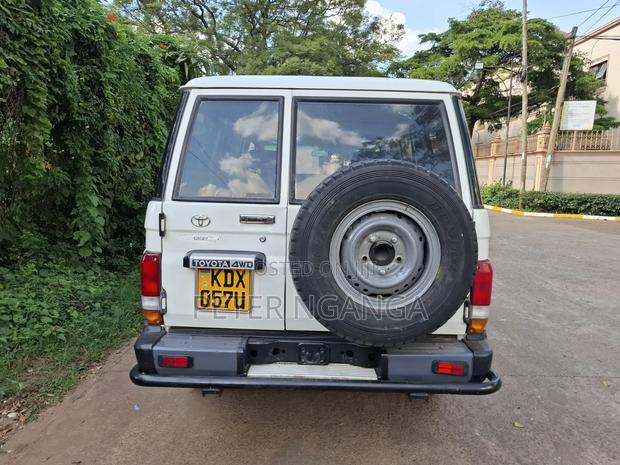 Toyota Land Cruiser 2013 White