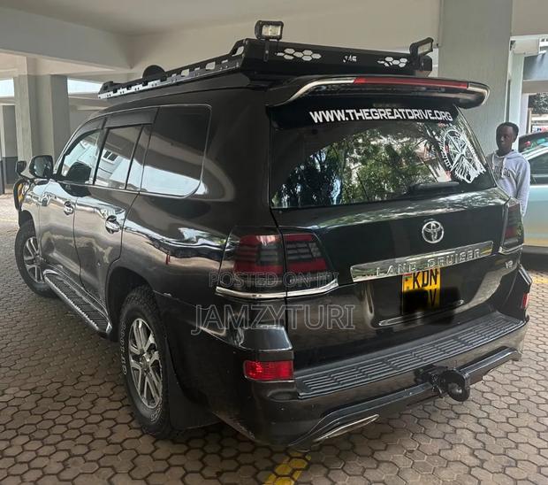 Toyota Land Cruiser 2009 White