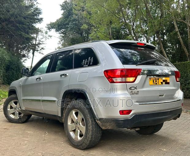 Jeep Grand Cherokee Limited 4x4 2012 Silver