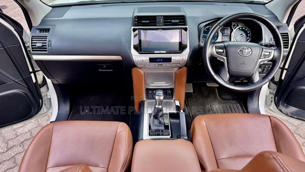 Toyota Land Cruiser Prado 2.8 2022 White