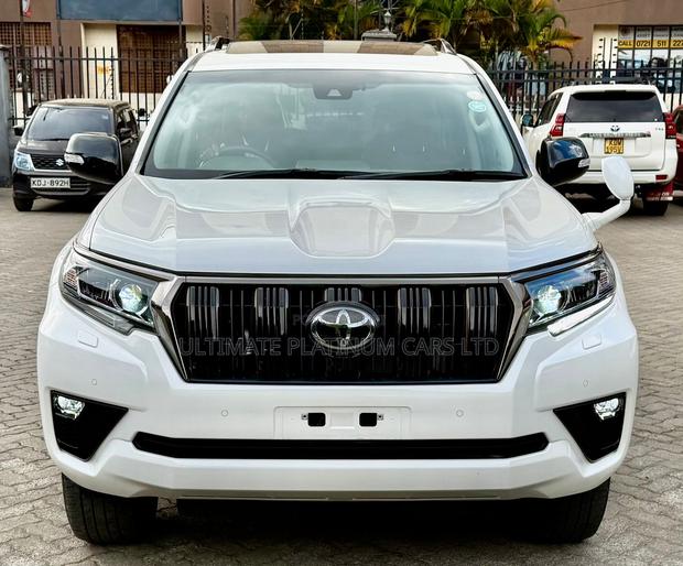 Toyota Land Cruiser Prado 2.8 2022 White