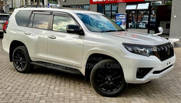 Toyota Land Cruiser Prado 2.8 2022 White