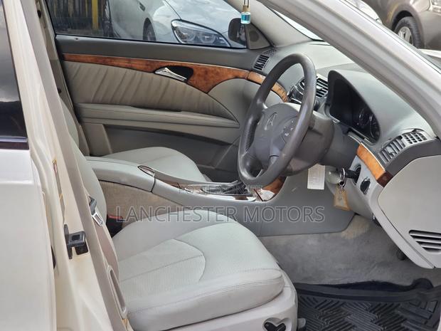 Mercedes-Benz E240 2004 Off white