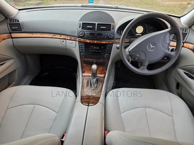Mercedes-Benz E240 2004 Off white