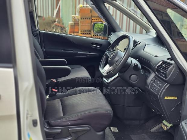 Nissan Serena 2019 White