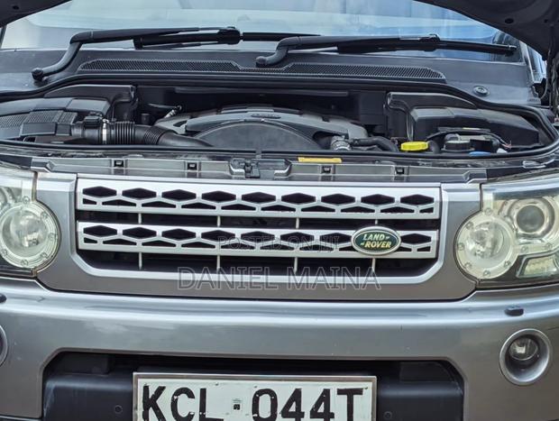 Land Rover Discovery 2010 Gray