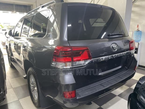 Toyota Land Cruiser 4.6 V8 ZX 2019 Gray