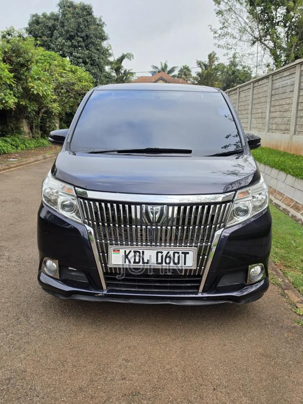 Toyota Esquire 2.0 FWD (8 seater) 2015 Maroon