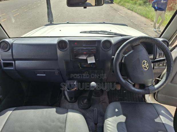 Toyota Land Cruiser 2011 White