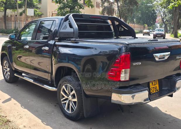 Toyota Hilux 2016 Black