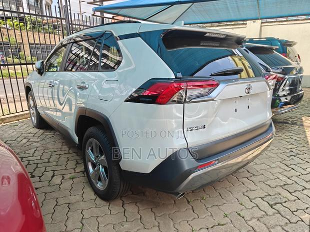 Toyota RAV4 Limited AWD 2019 White